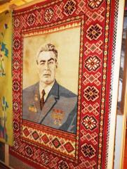 Експонати музею історії Кам’янського представлять у столиці